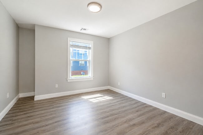 Building Photo - 35 2nd St