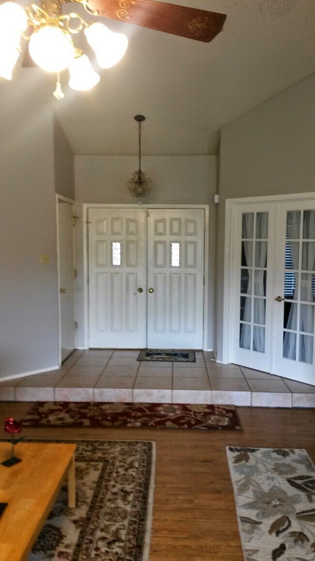 Foto del edificio - 3402 Meadowview Dr