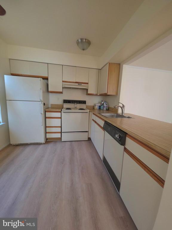 Building Photo - 336B Delancey Pl