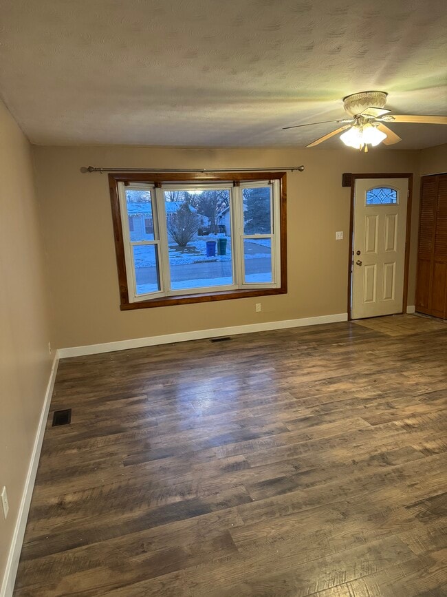 Building Photo - 58 Oriole Dr