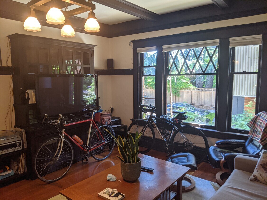 Foto principal - 318 10th Ave E