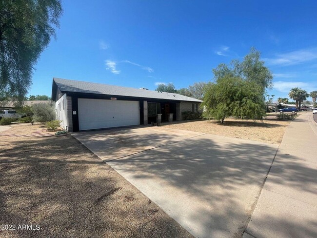 Building Photo - 3 Bed 2 Bath Phoenix Home with a Pool