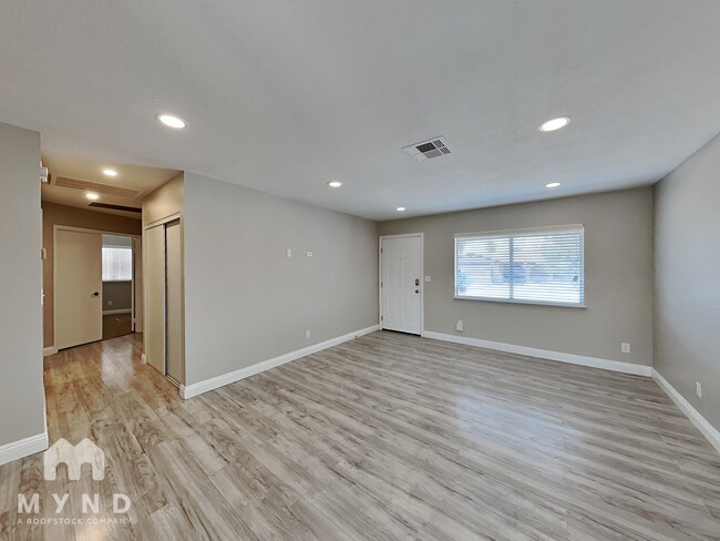 Foto del edificio - 3766 Lone Oak St