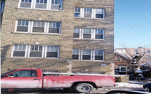 Building Photo - 1645 S California Ave