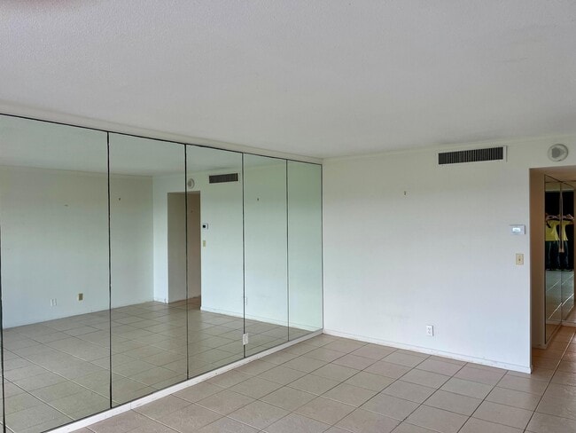 Building Photo - 2600 N Flagler Dr