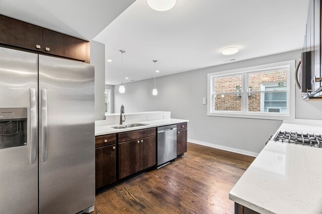 Building Photo - 2553 W Summerdale Ave