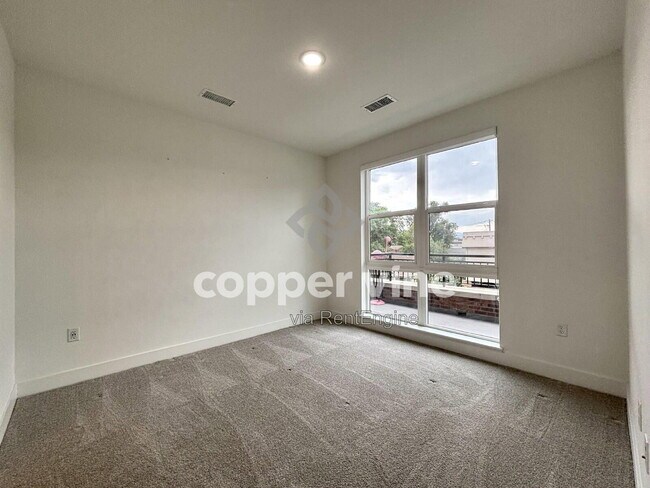 Foto del edificio - 3500 S Corona St