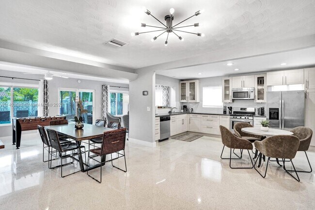 Building Photo - 1210 Lincoln St