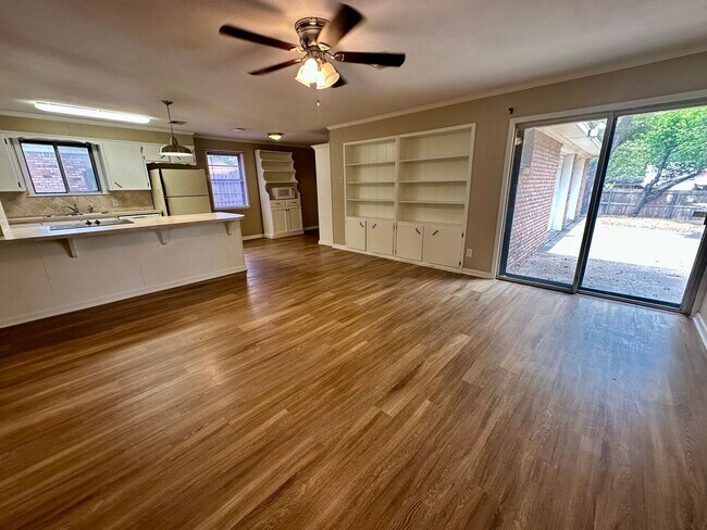 Foto del edificio - 5925 Caldwell Dr