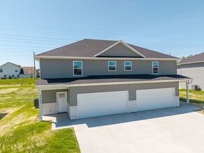 Building Photo - 4919-4921 Silver Mill Dr