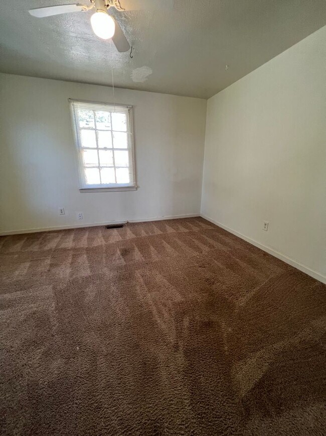 Building Photo - 145 Herring St