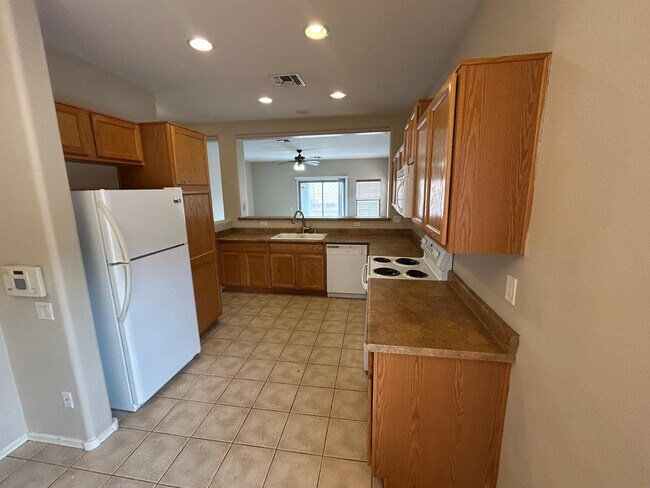 Foto del edificio - 17190 W Desert Ln