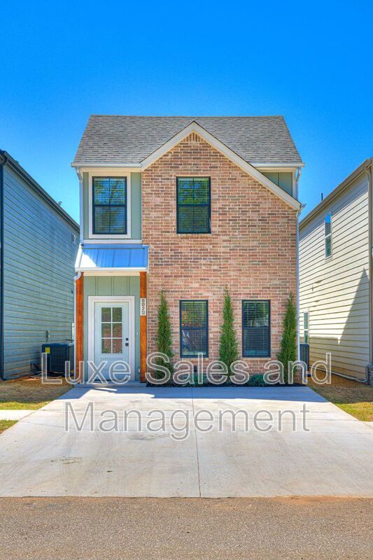 Building Photo - 612 W 2nd St