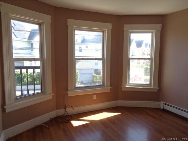 Foto del edificio - 155-157-157 Huntington Rd