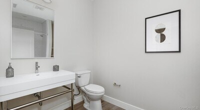 Building Photo - 3 Hudson W Dr