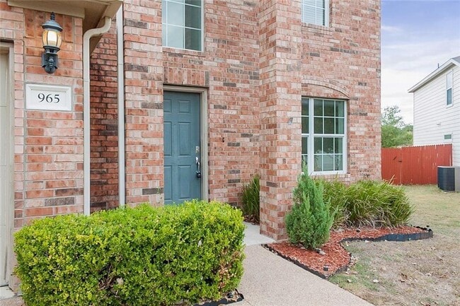 Foto del edificio - 965 Sweet Gum Dr