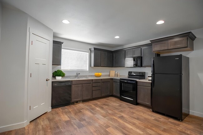 Building Photo - Beautiful 3-Story Payton in Nampa! Now Lea...