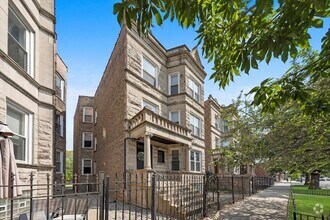 Building Photo - 3106 W Fullerton Ave
