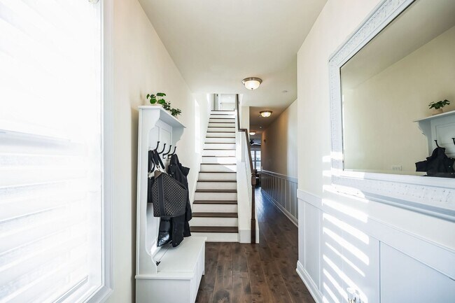 Foto del edificio - Gorgeous Conshohocken 3 Bedroom, 2.5 Bath END Unit Townhome With Amazing Views!