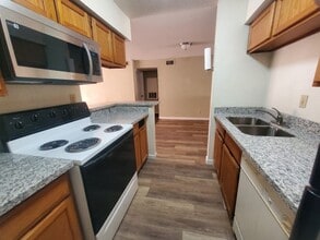 Building Photo - 9700 Leawood Blvd