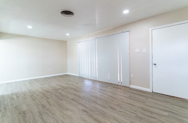 Foto del edificio - 4228 Dawn Ave