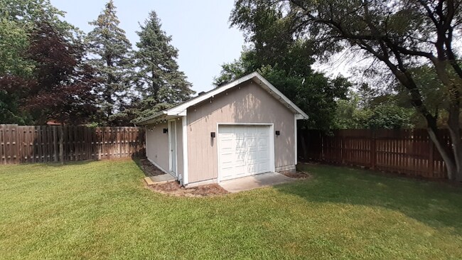 Foto del edificio - 1340 104th Ln NW