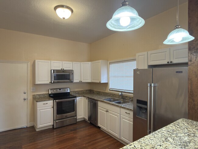 Building Photo - 2528 W St John St