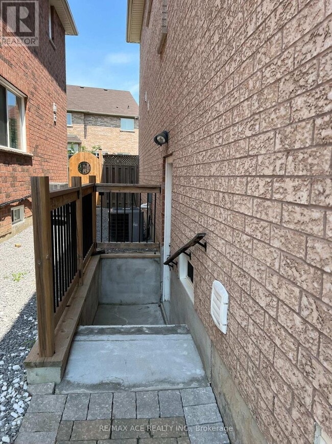 Building Photo - 15 Settlers Ridge St