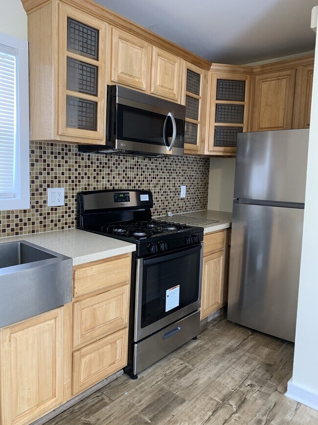 Foto del edificio - 914-916 W 81st Street