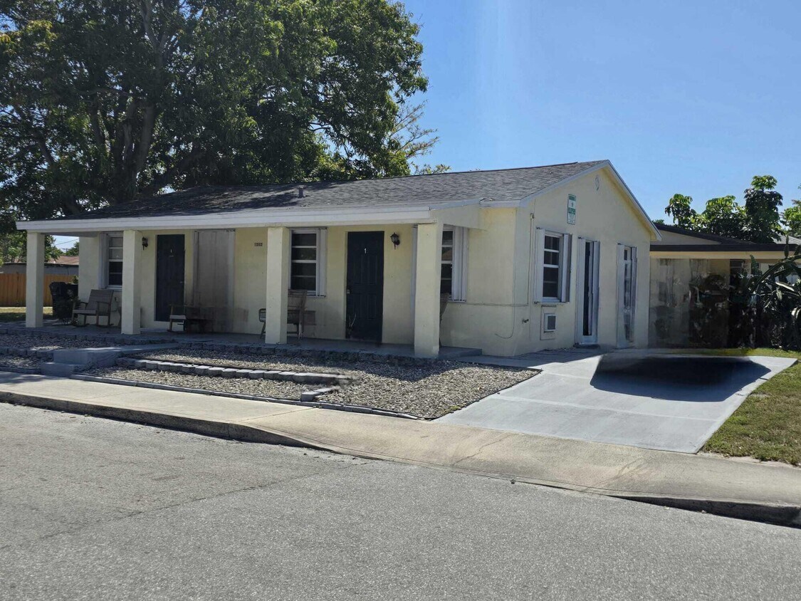 Primary Photo - 1202 S M St