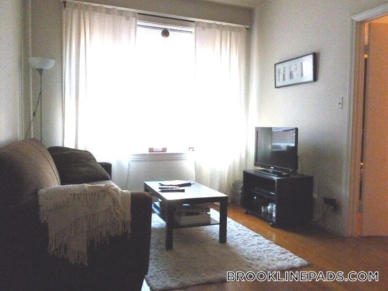 Primary Photo - 208 Winthrop Rd