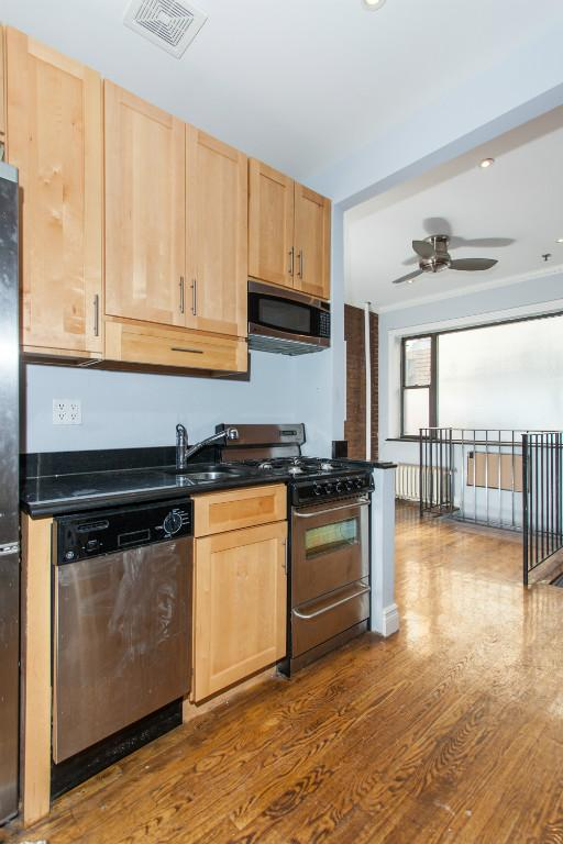 Primary Photo - 410 E 12th St