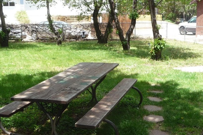 Building Photo - Garden-Level 1 Bed in Downtown Golden – $1...