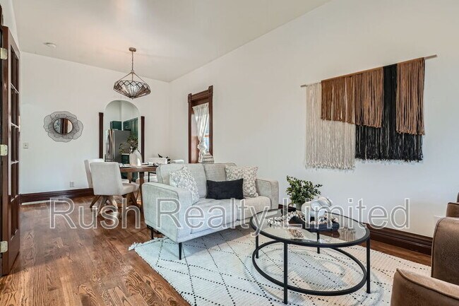 Foto del edificio - 320 E Dakota Ave