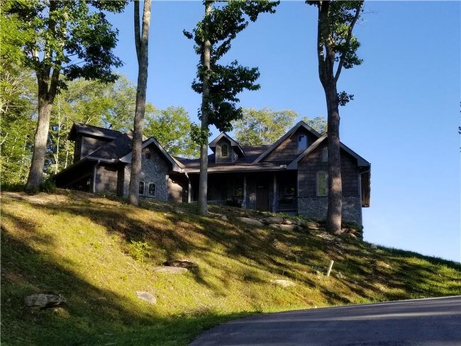 508 Elk Creek Dr Banner Elk Nc 28604 Apartment For Rent In