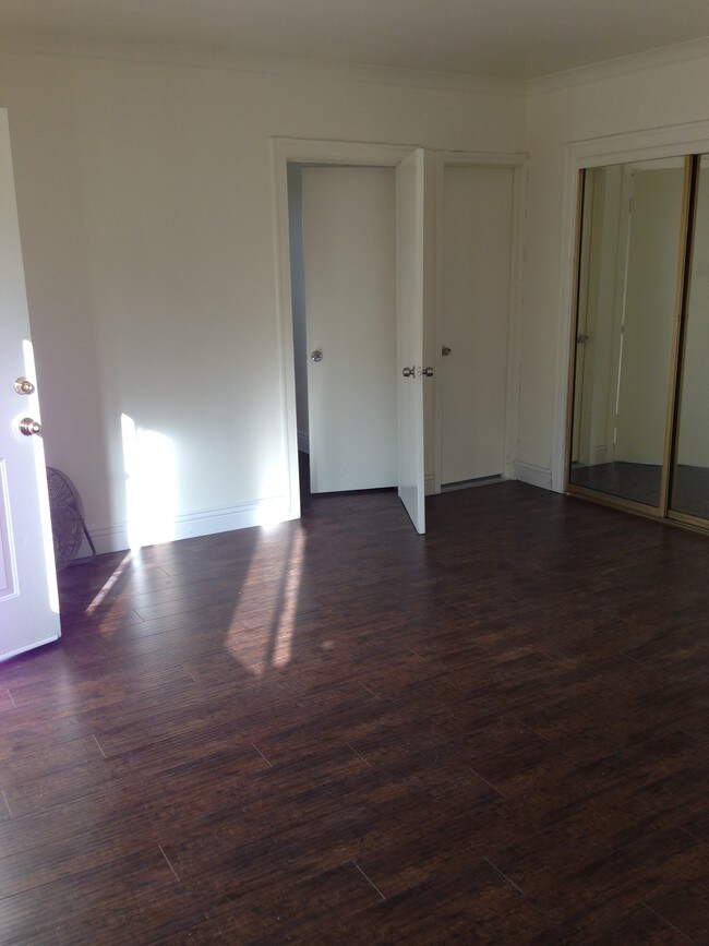Living Room - 814 N Van Ness Ave