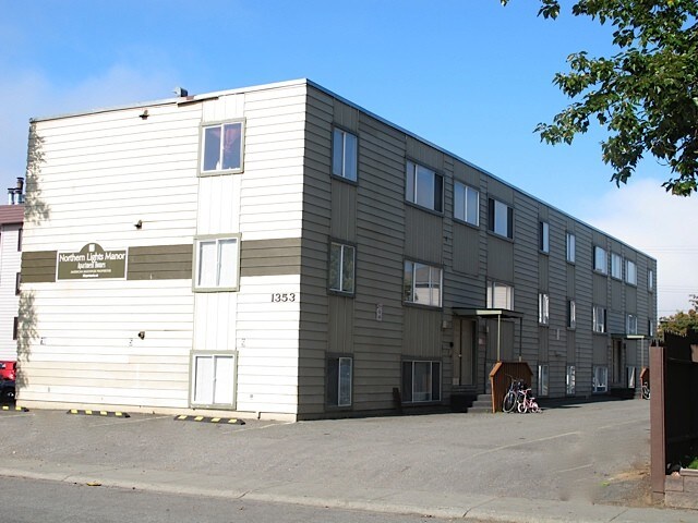 Primary Photo - 1353 W 27th Ave