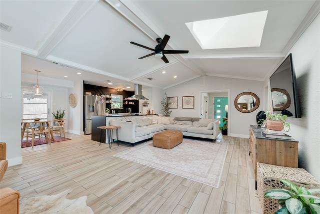 Foto del edificio - 6324 E Lovers Ln