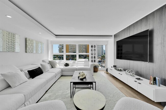 Building Photo - 405 N Ocean Blvd