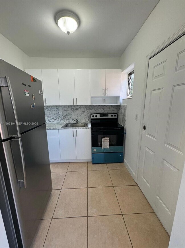 Foto del edificio - 120 SW 18th Ct