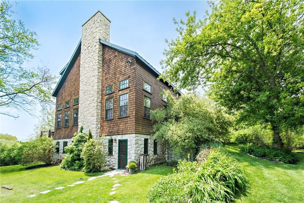 40 View Ave Unit 1, Middletown, RI 02842 Apartment for Rent in