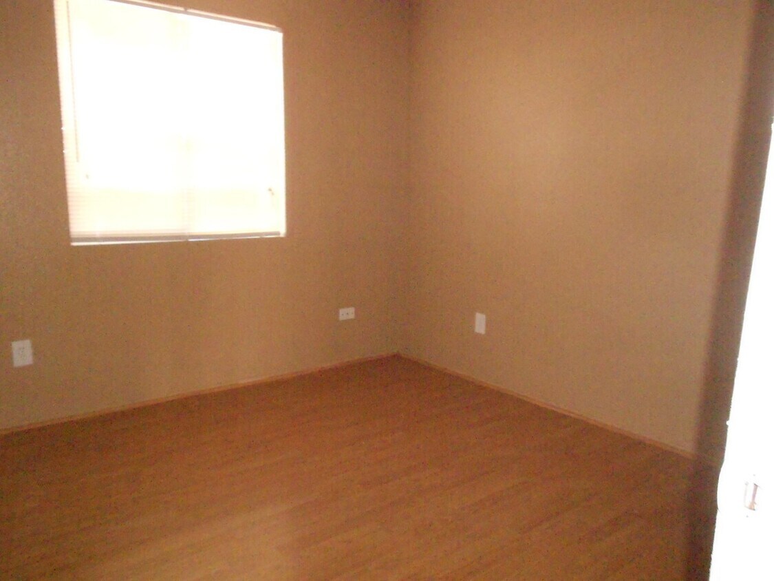 Building Photo - 0452