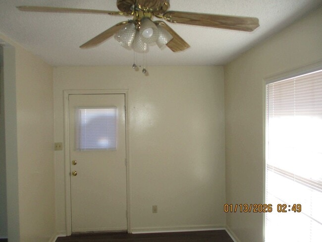 Building Photo - 663 Pineview Ln NE