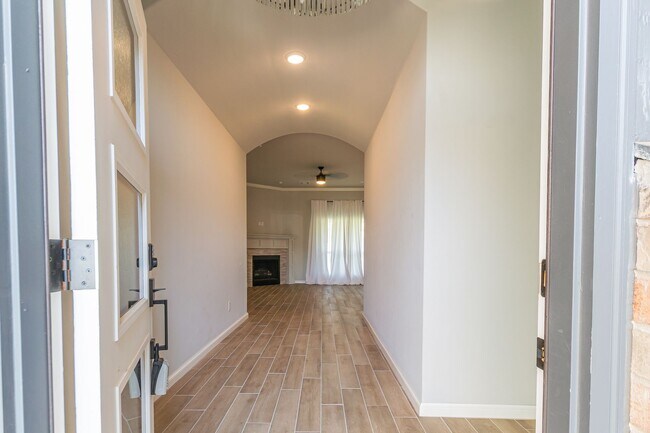 Foto del edificio - Modern 3-Bed, 2-Bath Home in Deer Creek School District!