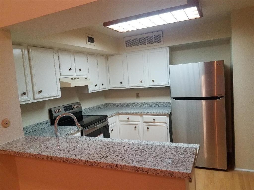 Foto principal - 2425 Holly Hall St