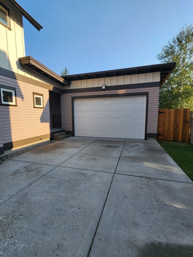 Building Photo - 4224 Benepe St