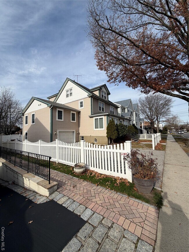 Foto del edificio - 52 Nelson Ave