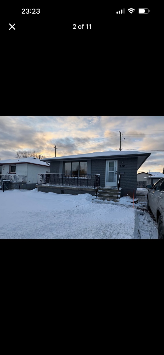 Photo du bâtiment - 649 Edward St N