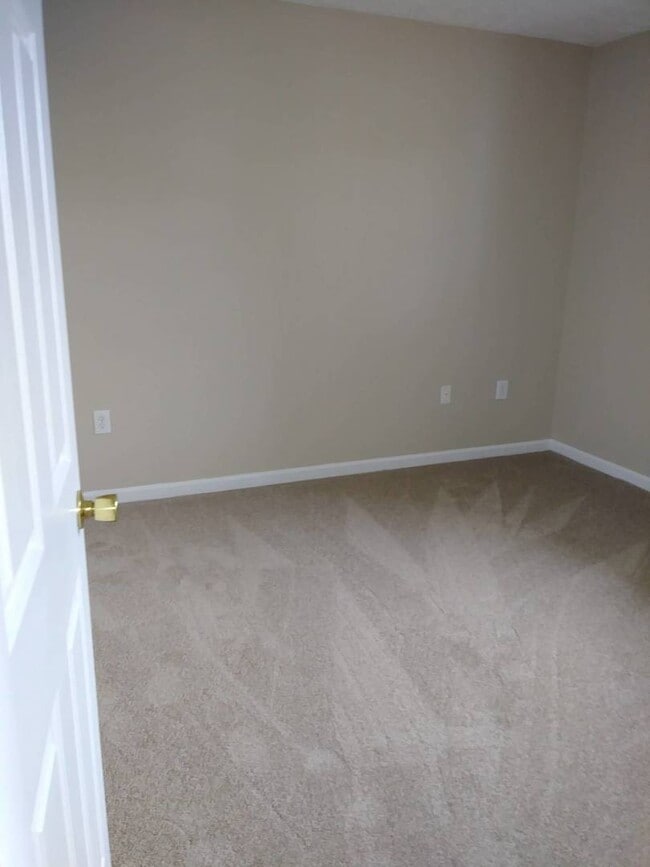 Building Photo - 1st Floor 1 Bedroom Condo