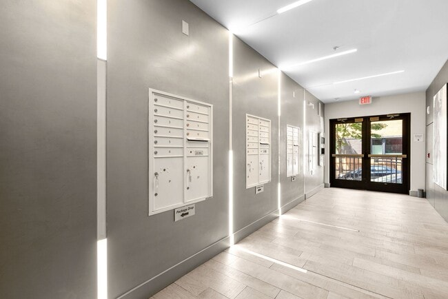 Building Photo - Spacious, modern 1BR + Den + 2BA in Adams ...